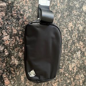 Lululemon everywhere belt bag, new
